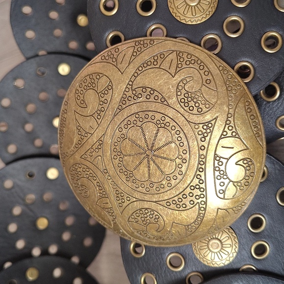 New Round Buckle Y2K Style Belt In Brown/Gold Combo - Picture 4 of 7